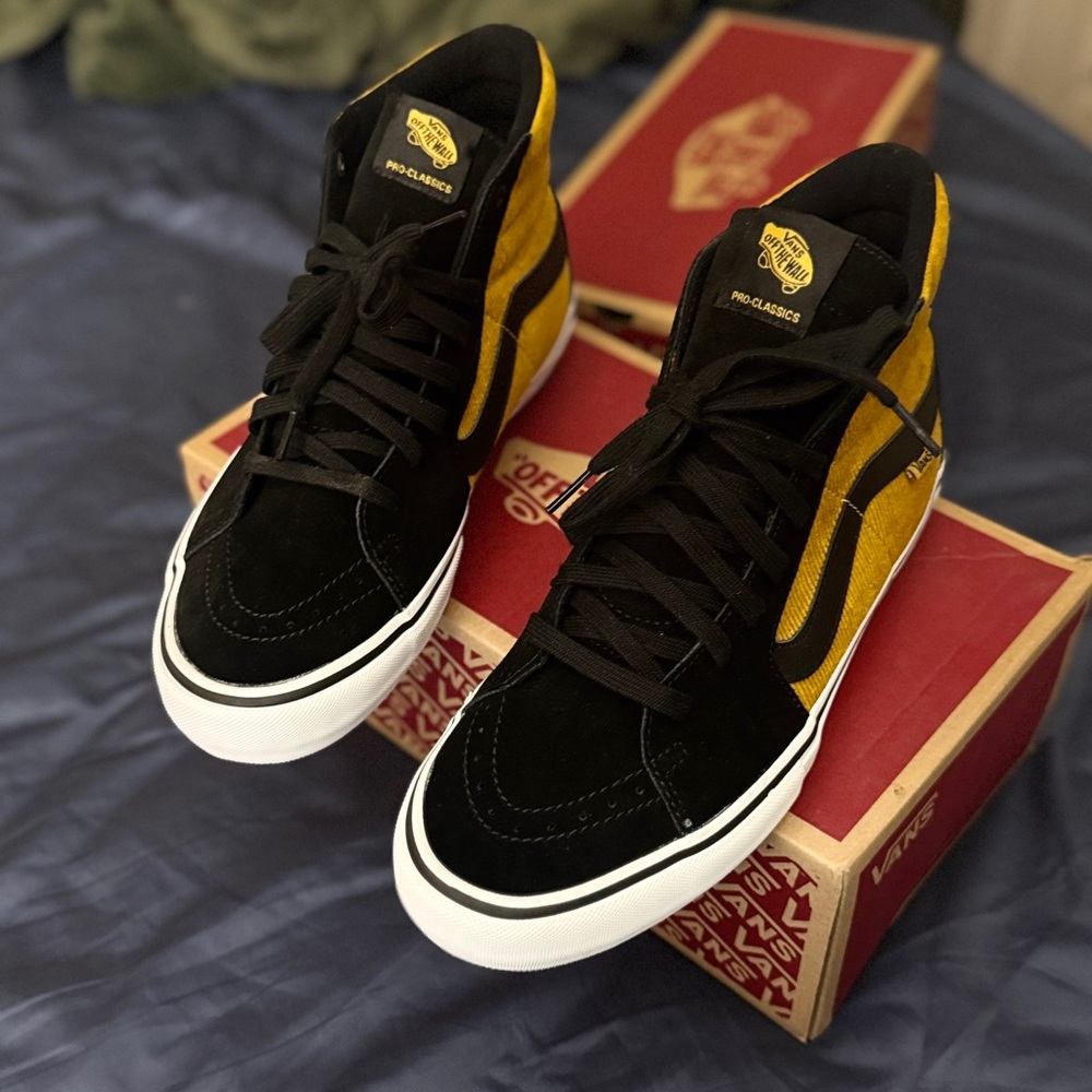 Vans Men's Black and Yellow High-Top Sneakers